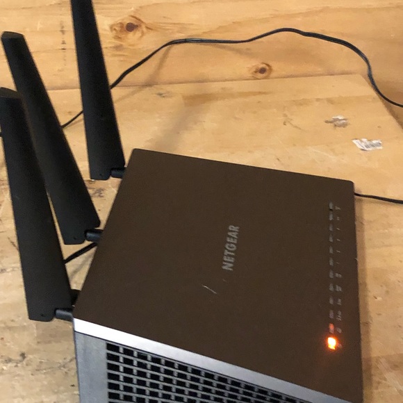 NETGEAR R6900P-100NAS Nighthawk AC1900 Dual Band WiFi Router with Power cord - Picture 2 of 15